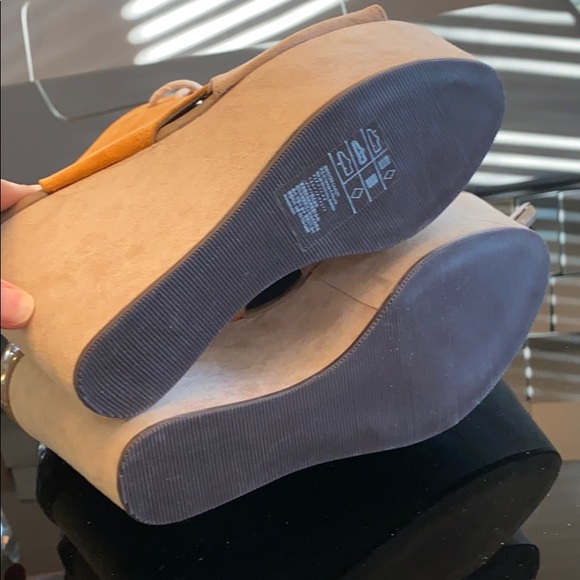 Platform Sandals - Picture 4 of 5